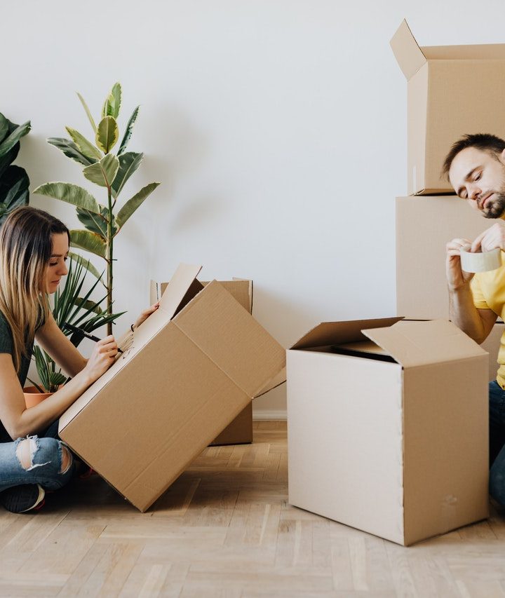 How Students Can Move Easily with Less Money?